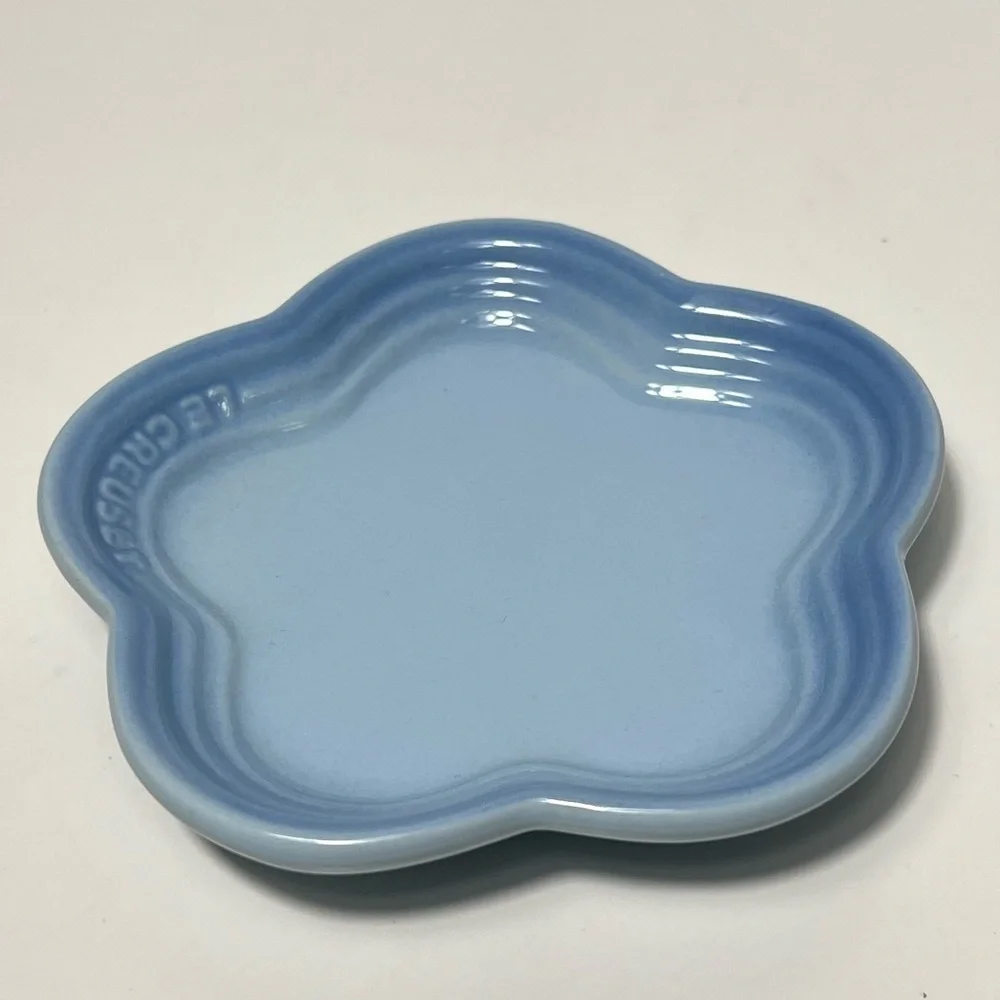 Le Creuset Stoneware Flower Petal Scalloped Trinket Dish Plate Tray